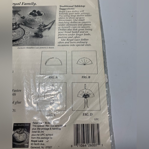 Vintage 8 Inch Doilies Paper Lace Poinsettias Package of 12 New in Package - Picture 5 of 6